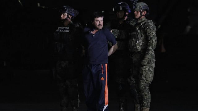 Marinos muestran a Joaquín 'El Chapo' Guzmán tras su recaptura