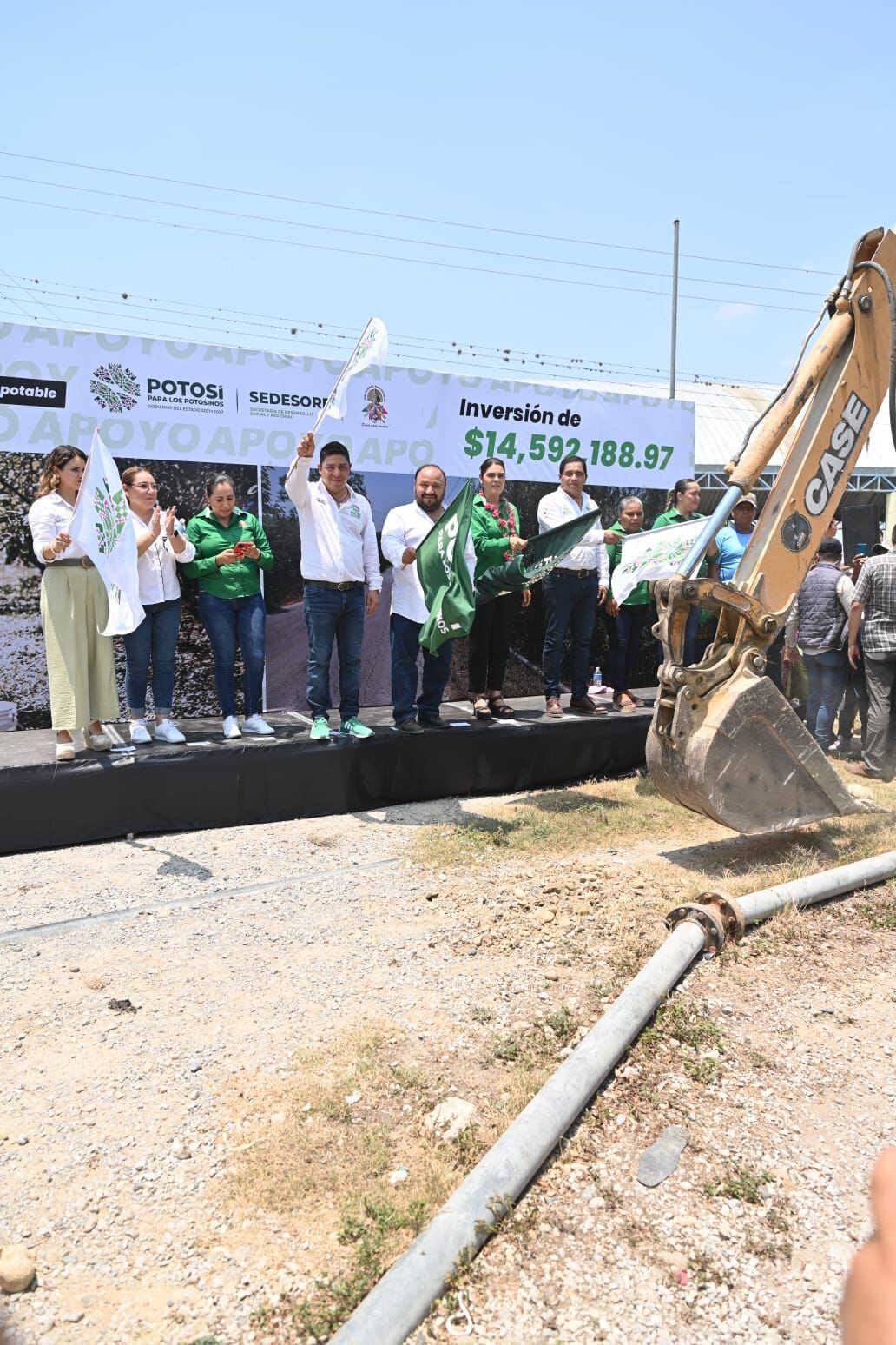 Obras de Ricardo Gallardo para entregar tuberías de agua potable