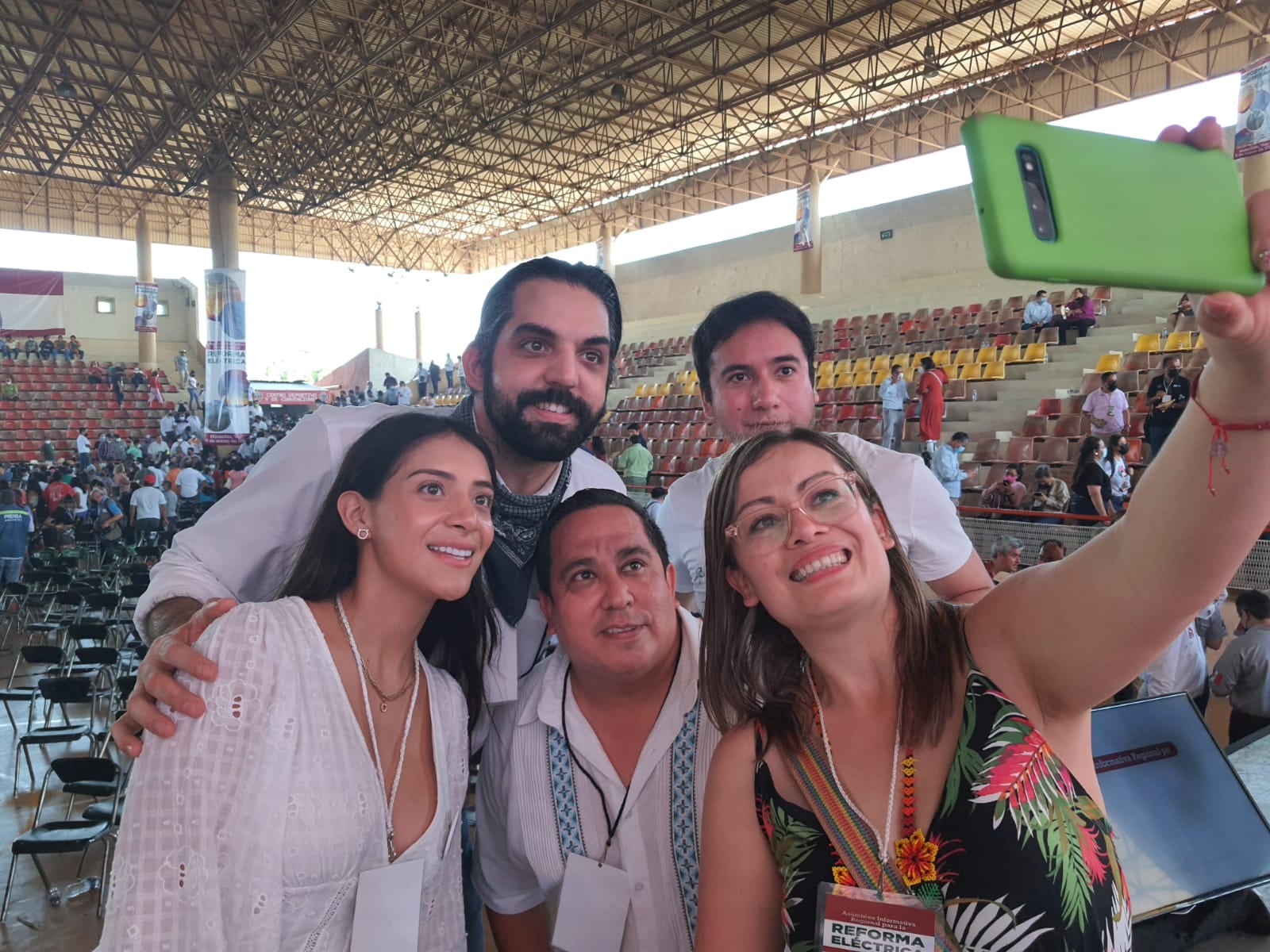 Diputados de Morena en comida por la reforma eléctrica