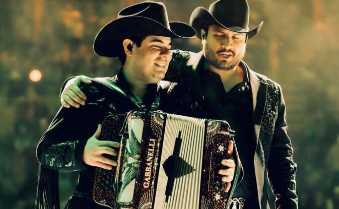 Julión Álvarez y Alfredo Olivas