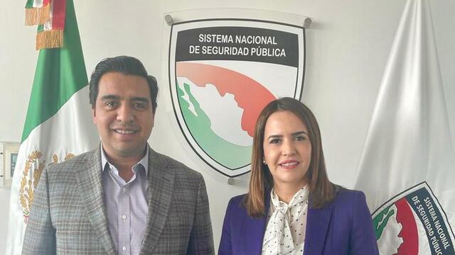 Jesús Nava y Clara Luz Flores.