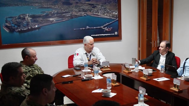 Alfonso Durazo supervisa Puerto de Guaymas