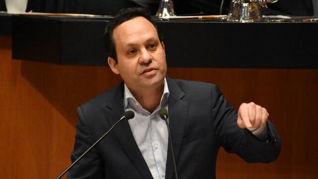 El senador Clemente Castañeda de Movimiento Ciudadano pugna porque ambos padres acompañen a sus hijos enfermos.