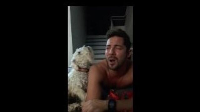 David Bisbal junto a Maxi, su mascota