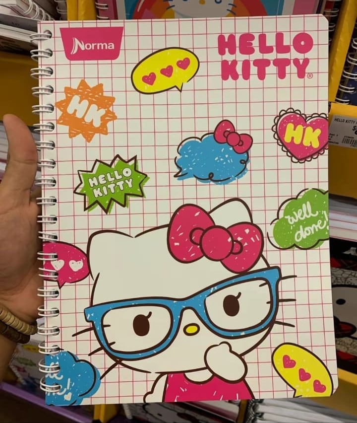 Cuadernos de Hello Kitty en Walmart para el regreso a clases 2024