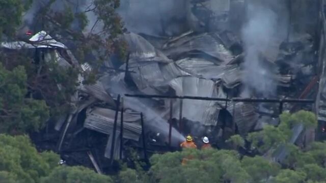 Muere padre y sus 5 hijos por incendio en Australia