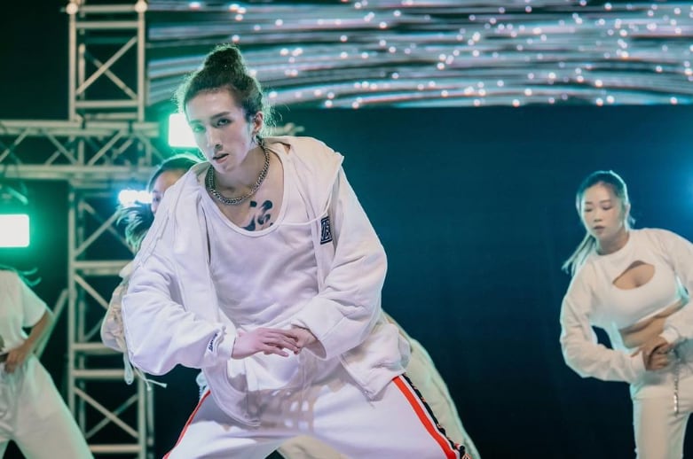 Mo, bailarín de Mirror