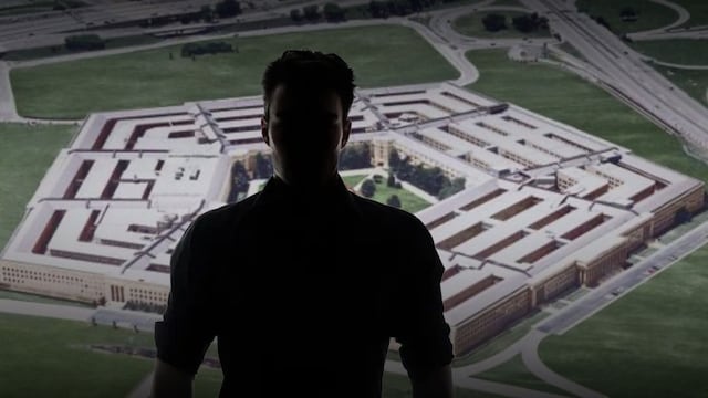 ¿Quién es Aurelio Luis Pérez-Lugones? Trabajador del Pentágono detenido en Estados Unidos