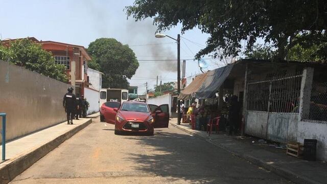 La balacera entre policías y presuntos delincuentes dejó 2 muertos y 2 heridos.