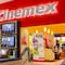 Denuncia a Cinemex por discriminación; empleado con epilepsia acusa intento de despido