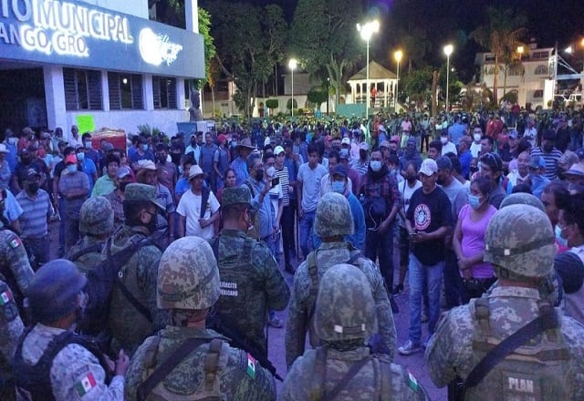 Pobladores de Quechultenango en Guerrero, liberan a militares retenidos/Twitter