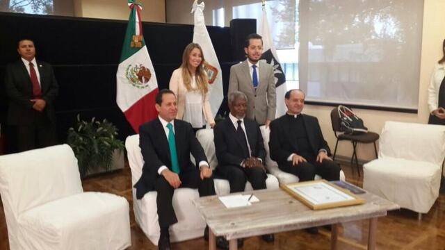 Eruviel Ávila reconoció la labor del exsecretario general de la ONU y <span>Premio Nobel de la Paz 2001.</span>