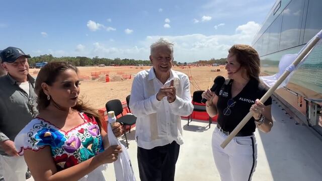 AMLO celebra la llegada del primer vagón del Tren Maya