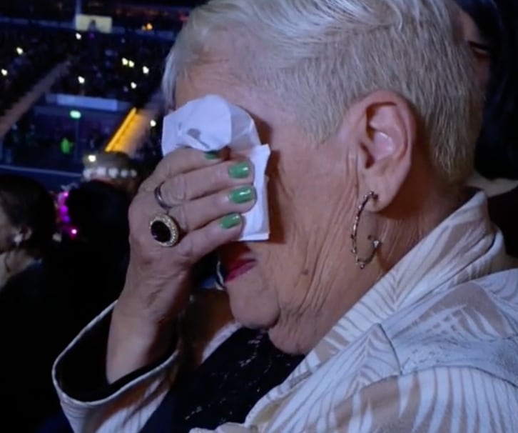 Reacción de su abuela en el concierto de Marco Antonio Solís