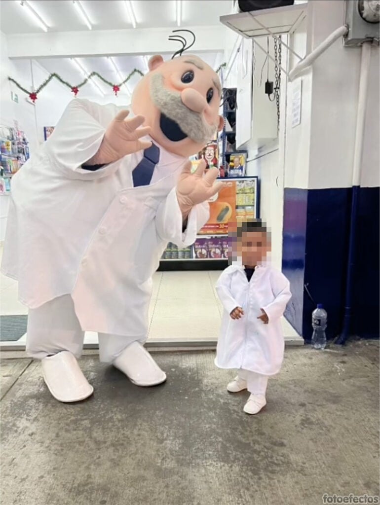 Niño celebra su cumpleaños con una fiesta temática del Dr. Simi