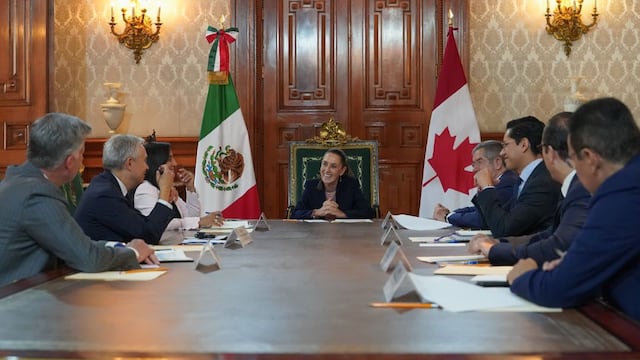 Claudia Sheinbaum recibe a funcionarios clave de Canadá a días de alcanzar acuerdo con Estados Unidos