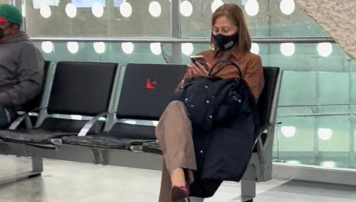 Tatiana Clouthier es vista en el aeropuerto, pero no es el AIFA