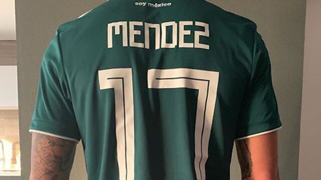 Méndez posó con la camiseta del Tri