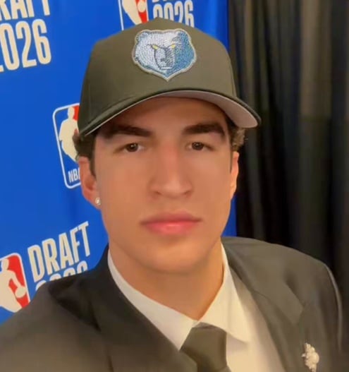 Karim López llora tras ser elegido en la primera ronda del Draft de la NBA