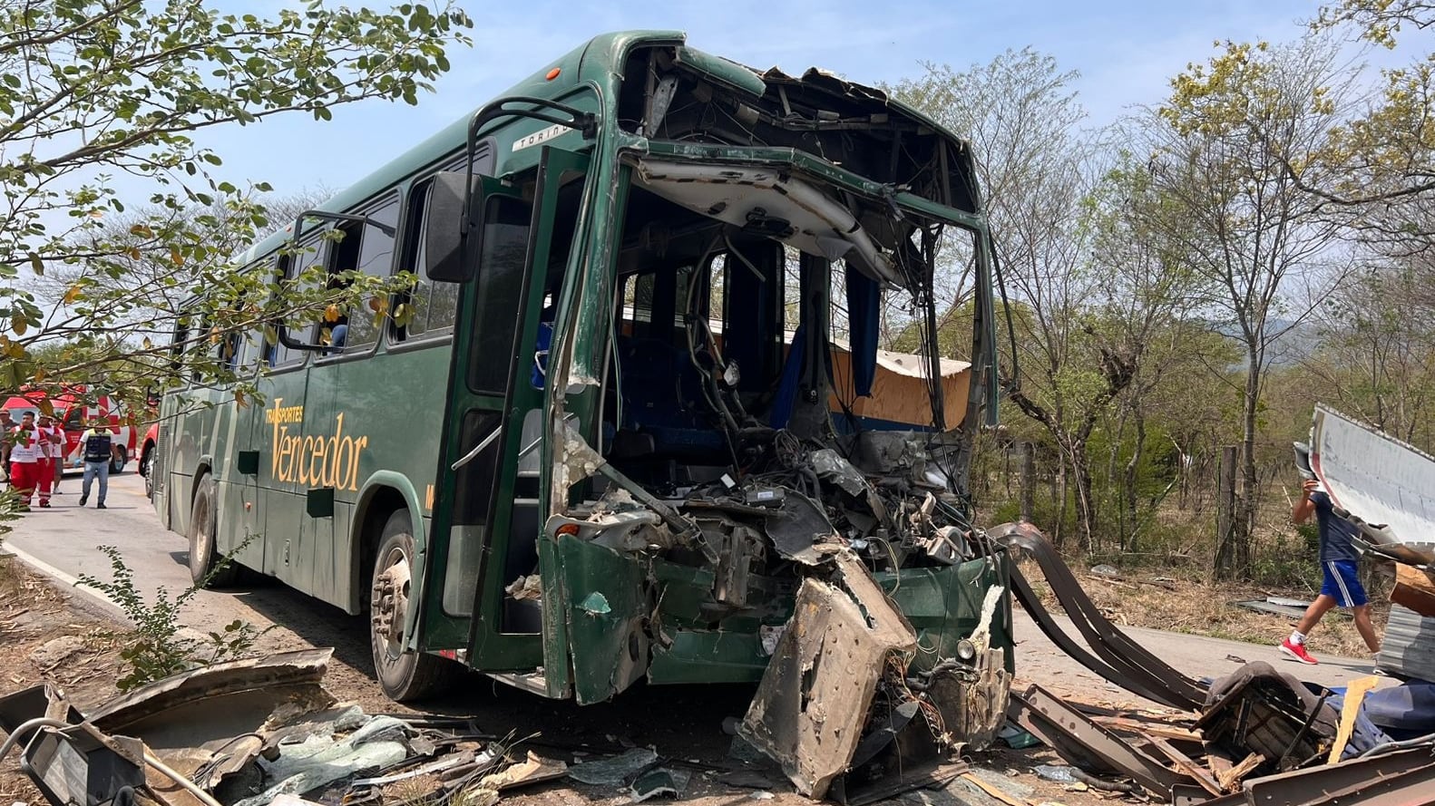 Accidente carretera Valles Naranjo, San Luis Potosí deja varios lesionados