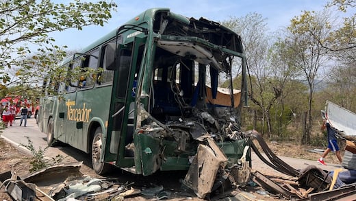 Accidente carretera Valles Naranjo, San Luis Potosí deja varios lesionados