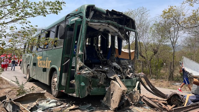 Accidente carretera Valles Naranjo, San Luis Potosí varios lesionados