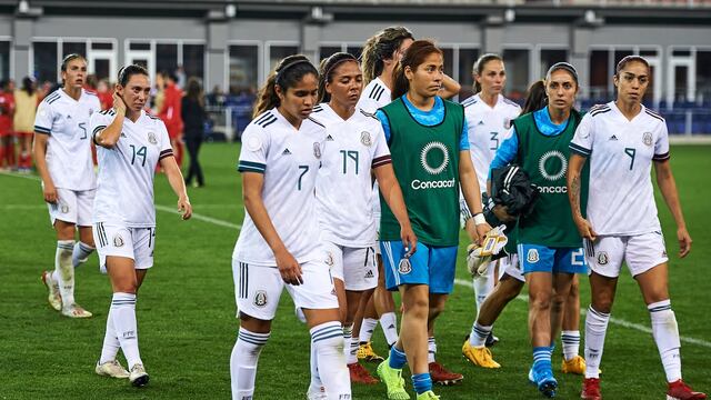 Jugadoras de México tras finalizar el partido ante Canadá