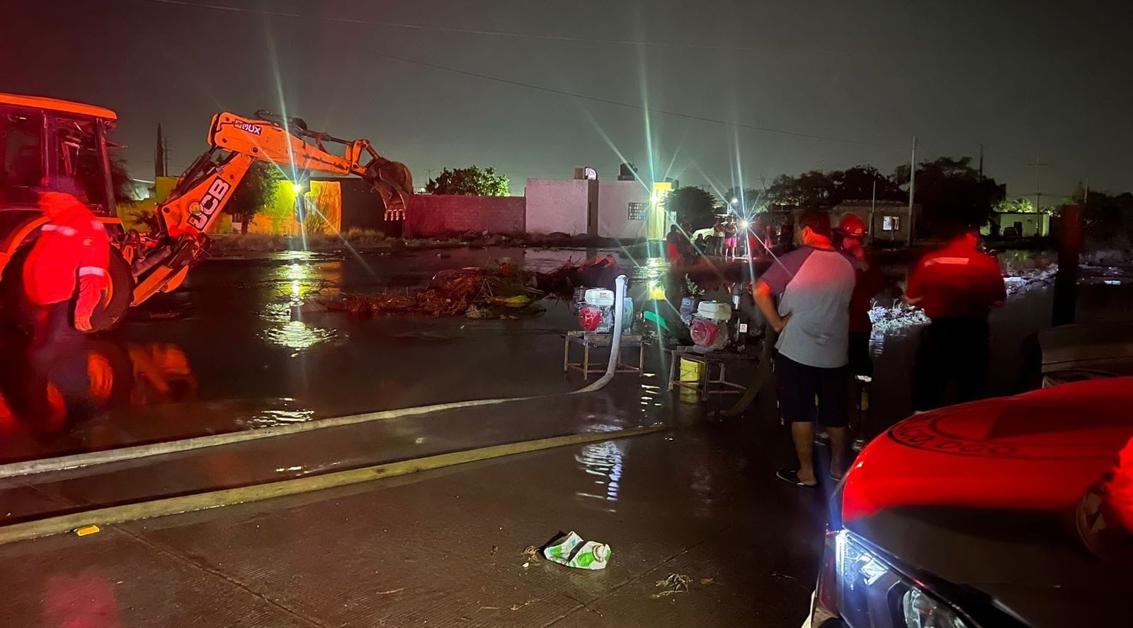 ¿Qué pasó en Gómez Palacio, Durango? Se desbordó canal de riego y algunas casas se inundaron