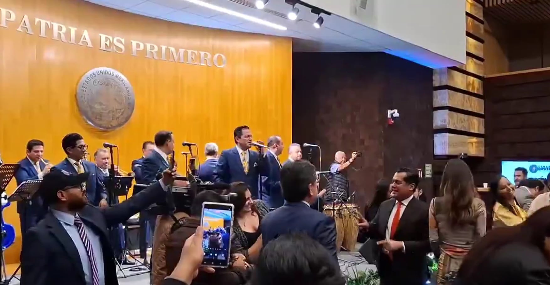 Así fue la fiesta en la Cámara de Diputados por los 70 años de la Sonora Santanera