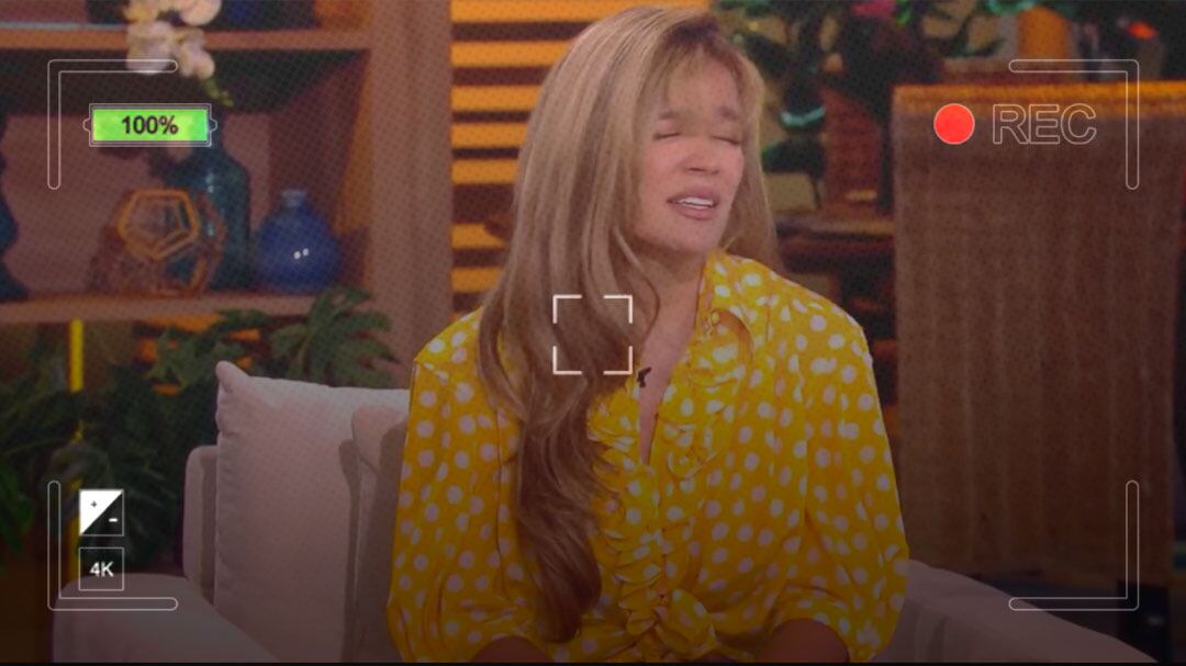 Karol G le confesó a Cristina Saralegui que se sentía “demasiado criolla” para el mundo