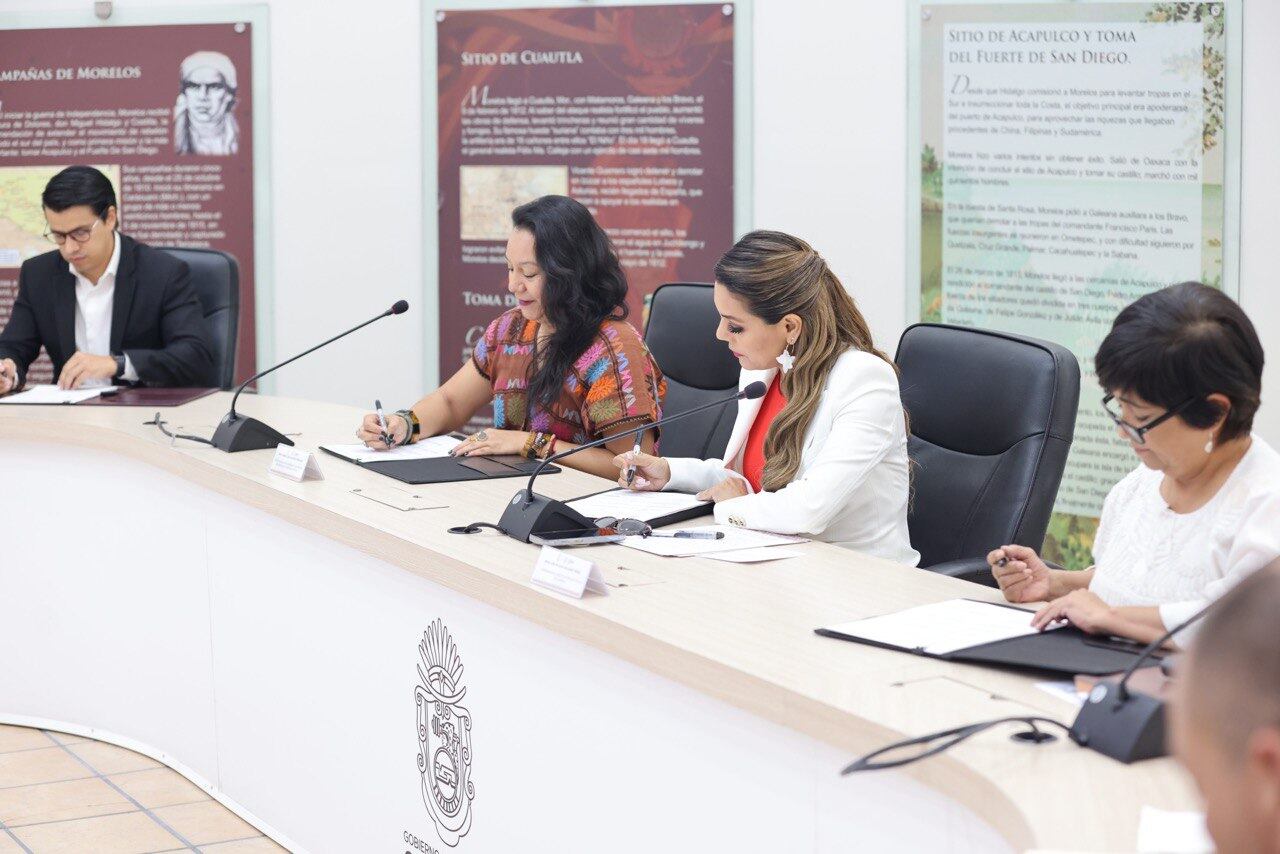 Evelyn Salgado firma convenio con Semarnat