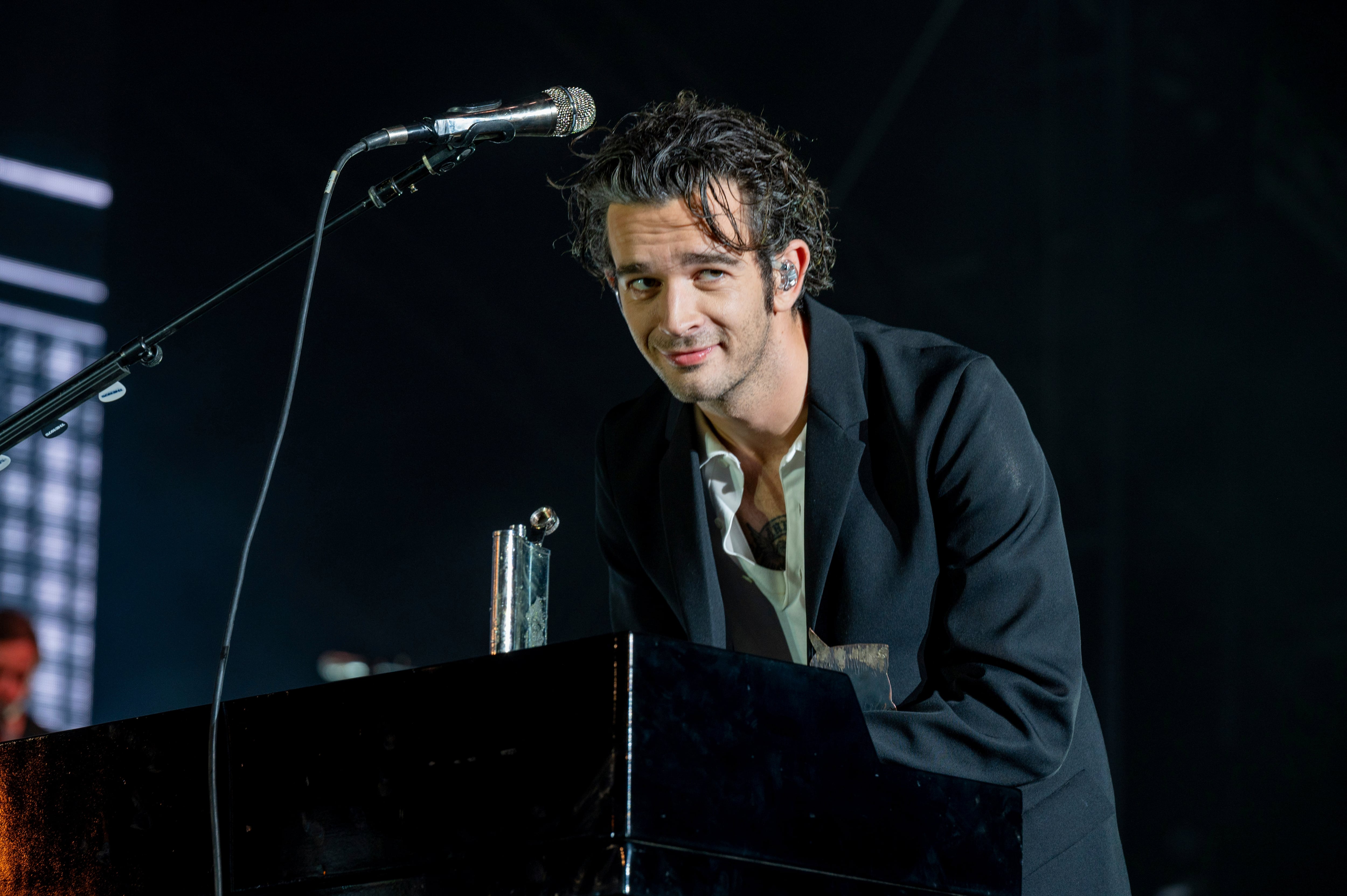 Matty Healy anuncia descanso indefinido de su banda, The 1975