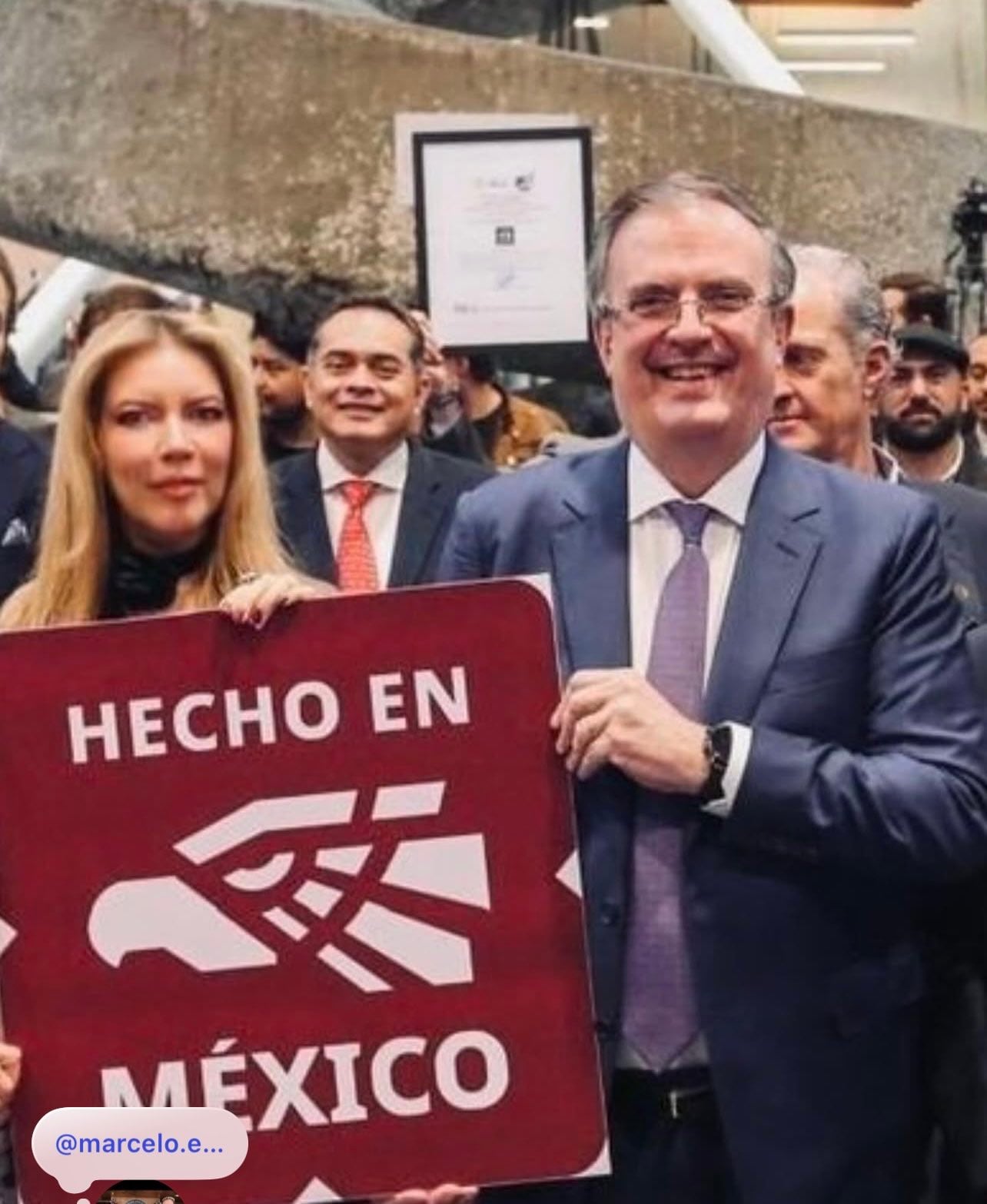 Claudia Selena Ávila con Marcelo Ebrad.