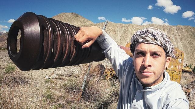 Alex Tienda se encuentra un tanque en su camino al oeste de Ucrania