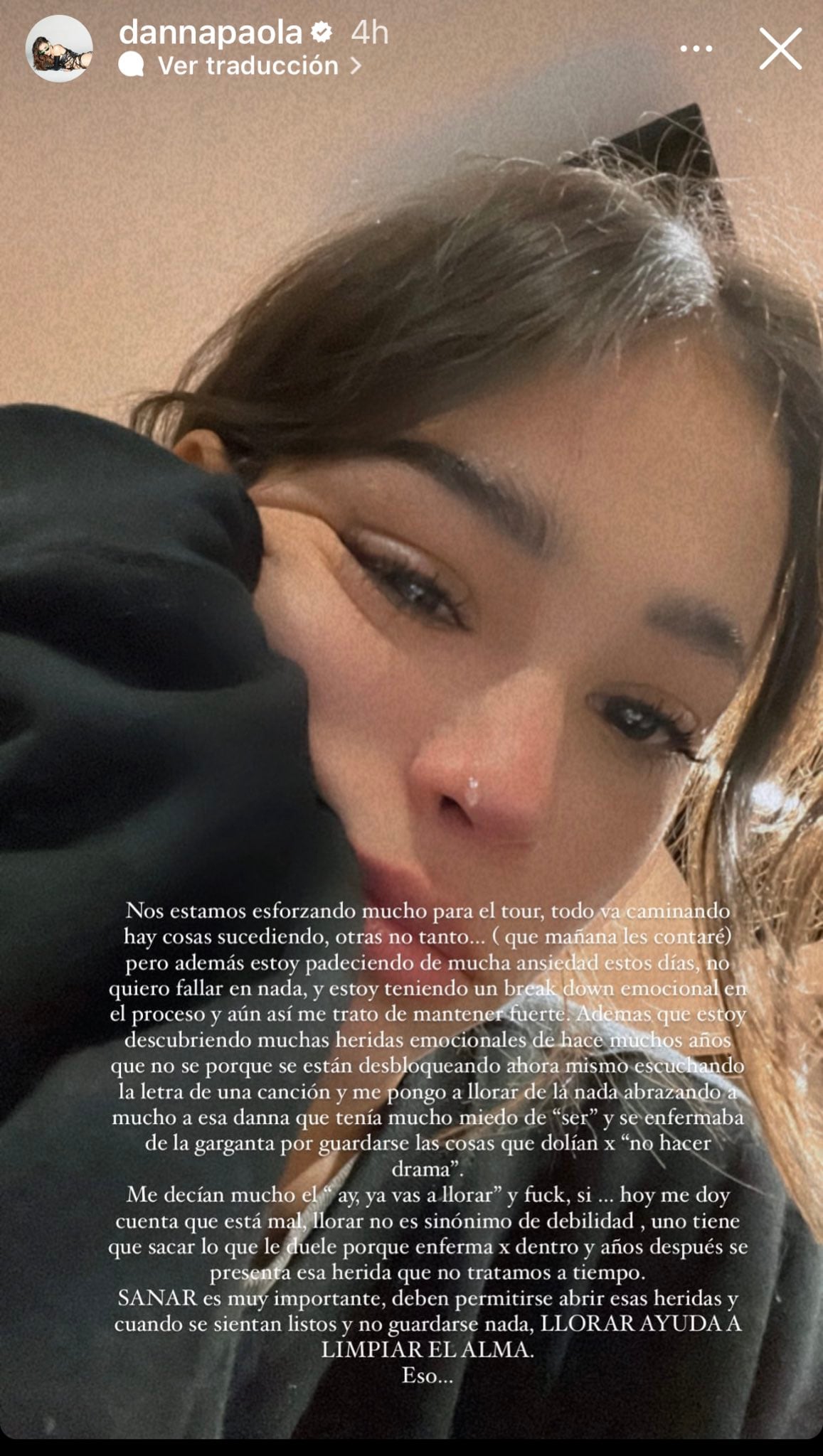 Danna Paola comparte el break down emocional que tiene.