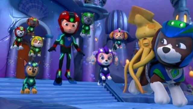 Los Aqua Pups salvan un castillo submarino con Paw Patrol