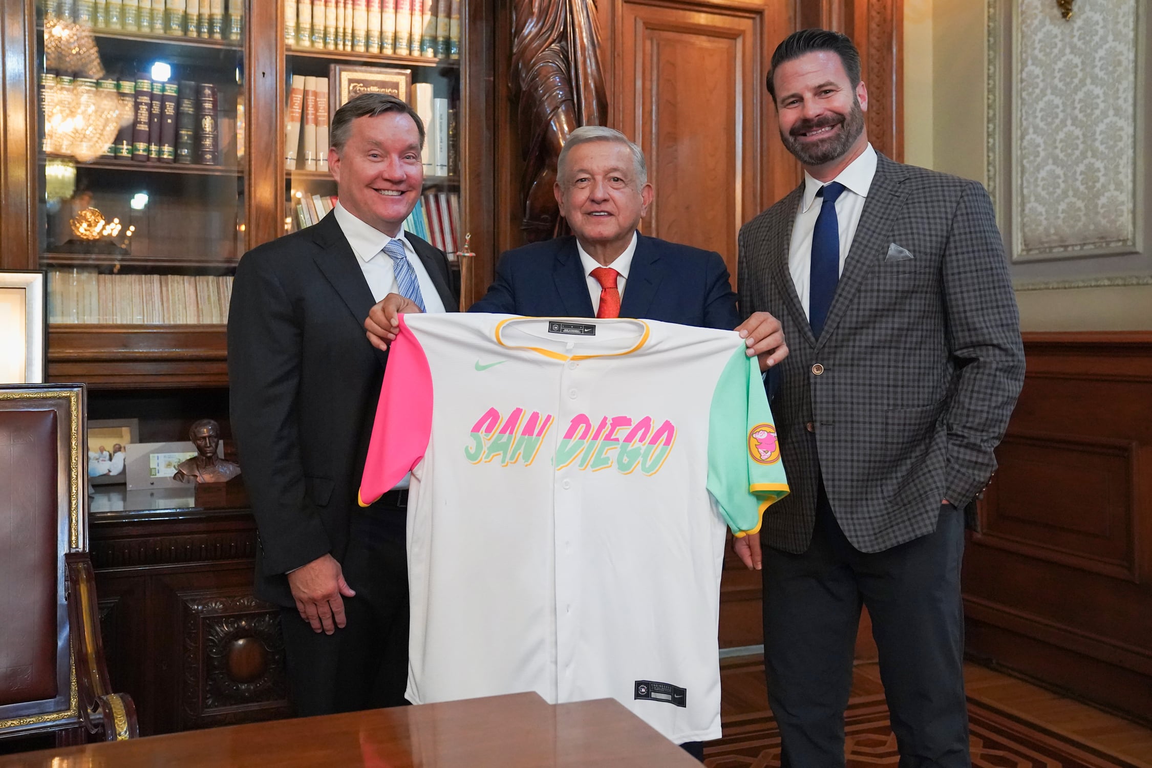 AMLO recibe a directivos de las Grandes Ligas de Beisbol, de los San Diego Padres y los San Francisco Giants