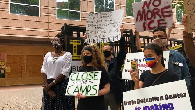 Protesta en centro de detención
