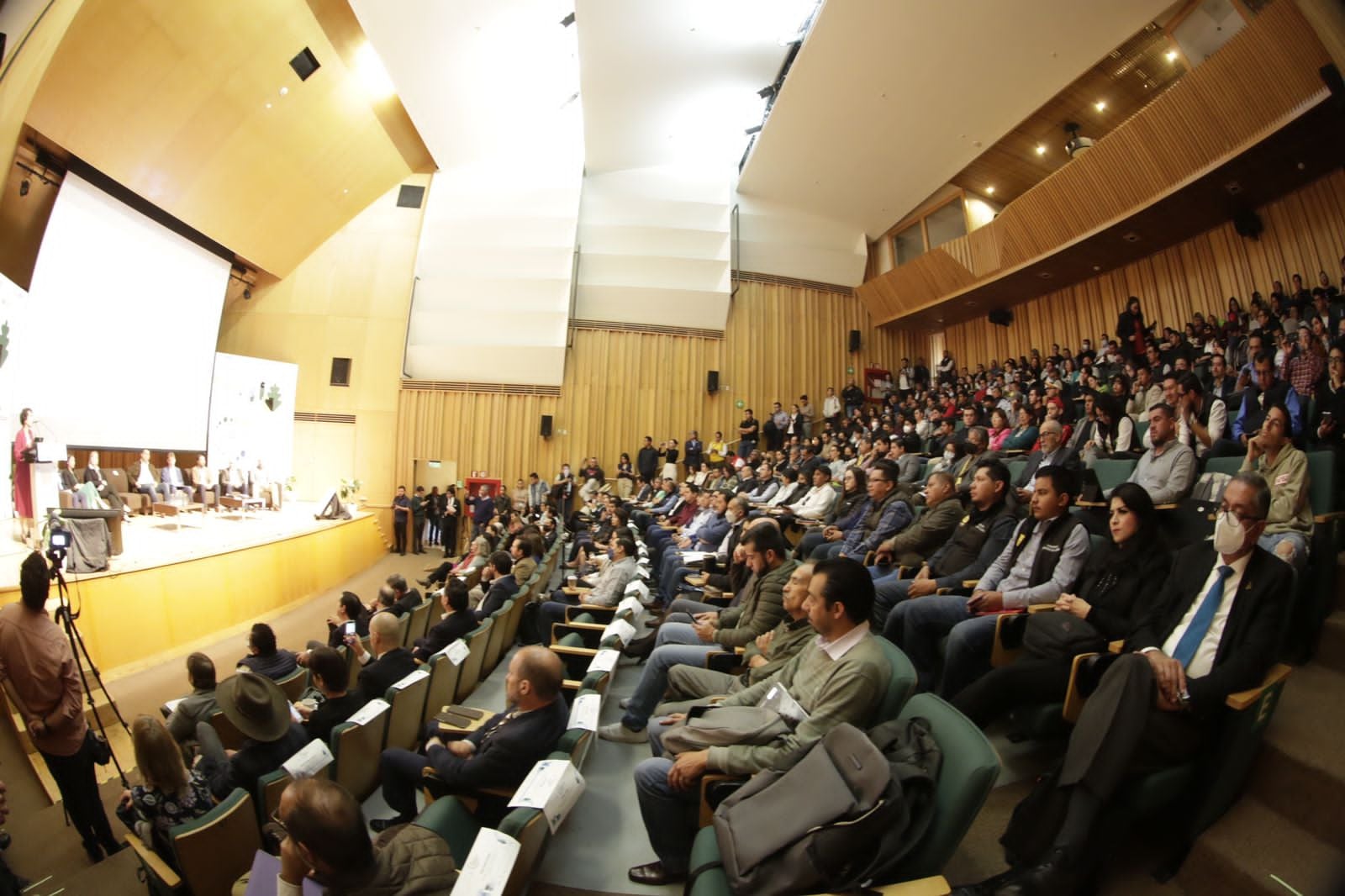 Diego Sinhue inaugura el Foro sobre Eficiencia de Recursos en Guanajuato.