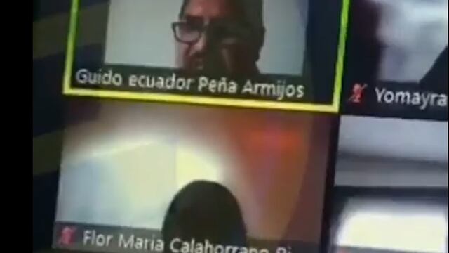 Profesor de Ecuador durante una clase virtual