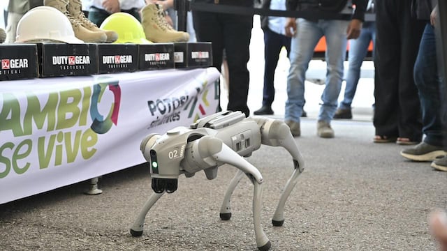 San Luis Potosí estrena perros robot con IA para vigilancia en la FENAPO 2026.