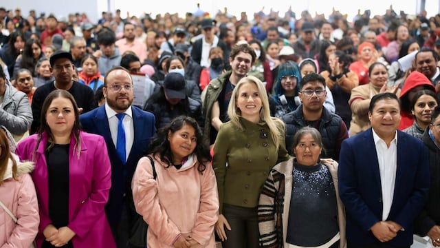 Huixquilucan invierte 44.8 millones de pesos en becas y monederos electrónicos