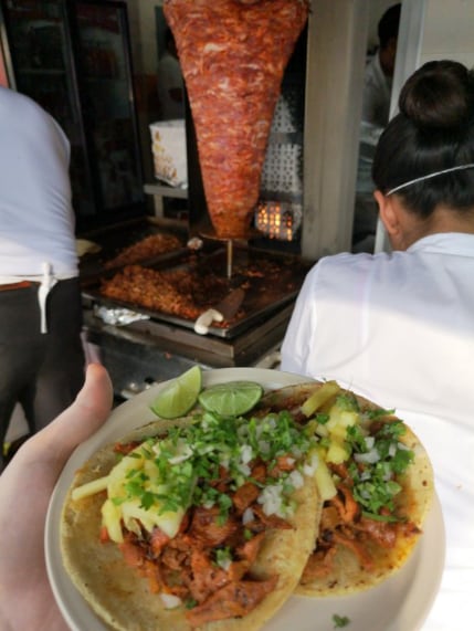 Tacos de pastor en Taquería El Abanico.