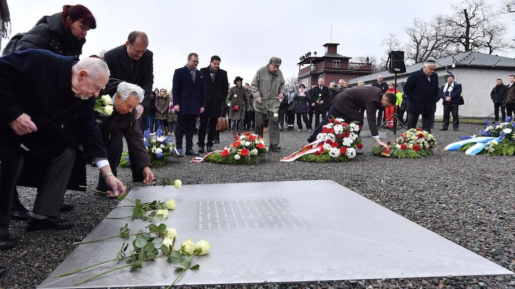 Placa conmemorativa de las víctimas del Holocausto en Weimar, Alemania