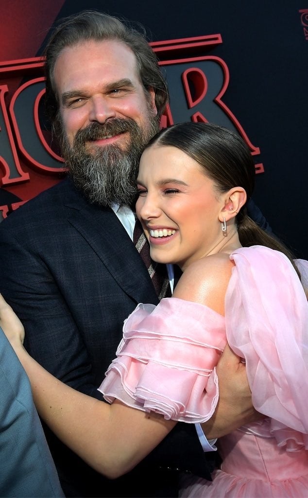 Millie Bobby Brown denuncia de acoso a David Harbour