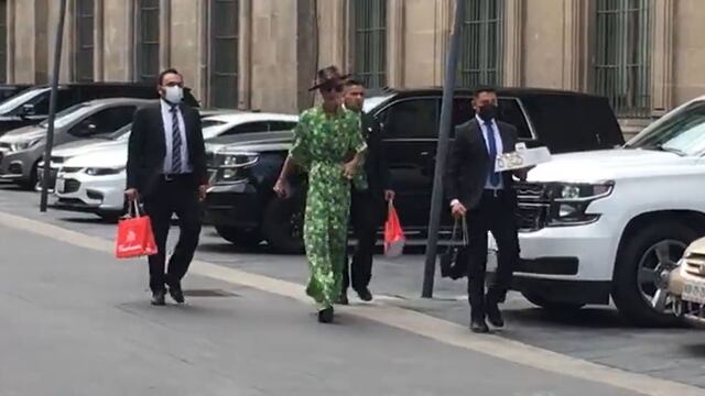 Edy Smol a las afueras de Palacio Nacional