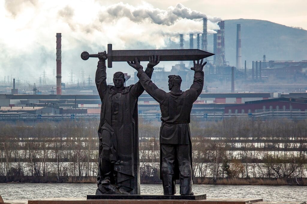 Monumento en Rusia a víctimas de la SGM