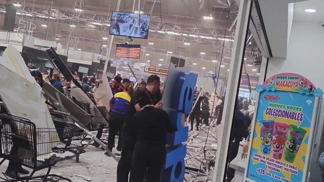 Desplome de un plafón en Chedraui Universidad