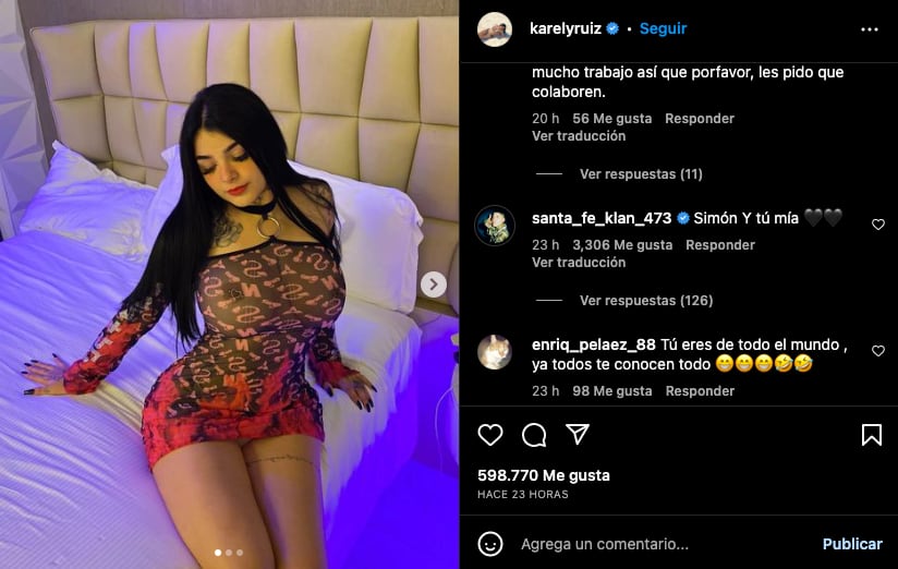 Santa Fe Klan en la luchita por Karely Ruiz
