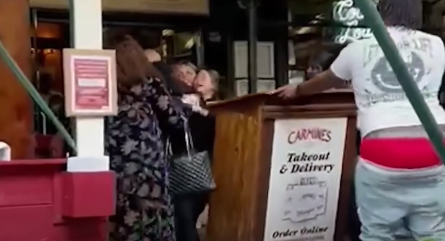 Golpean a empleada de restaurante
